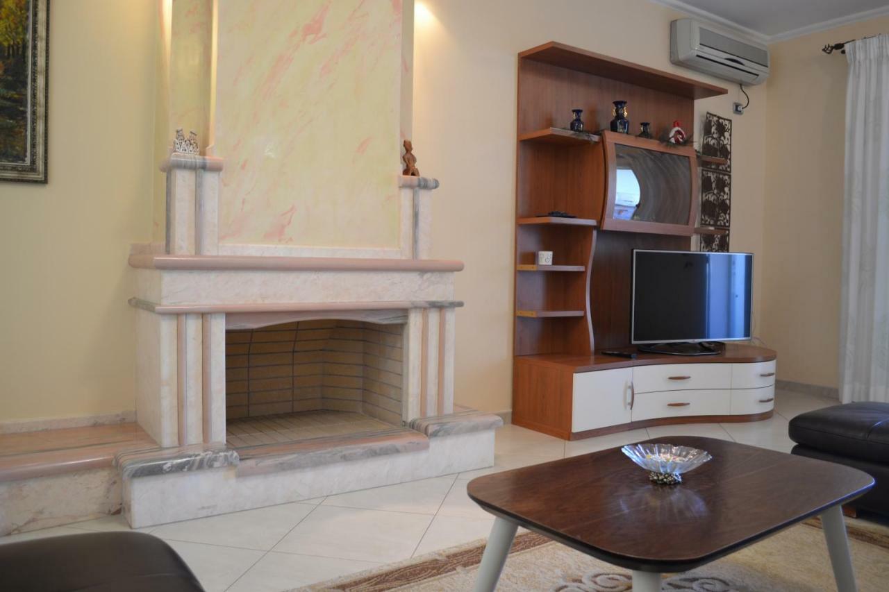 Kela's DE LUXE PENTHOUSE 3 Bedrooms Apartment Vlorë Buitenkant foto