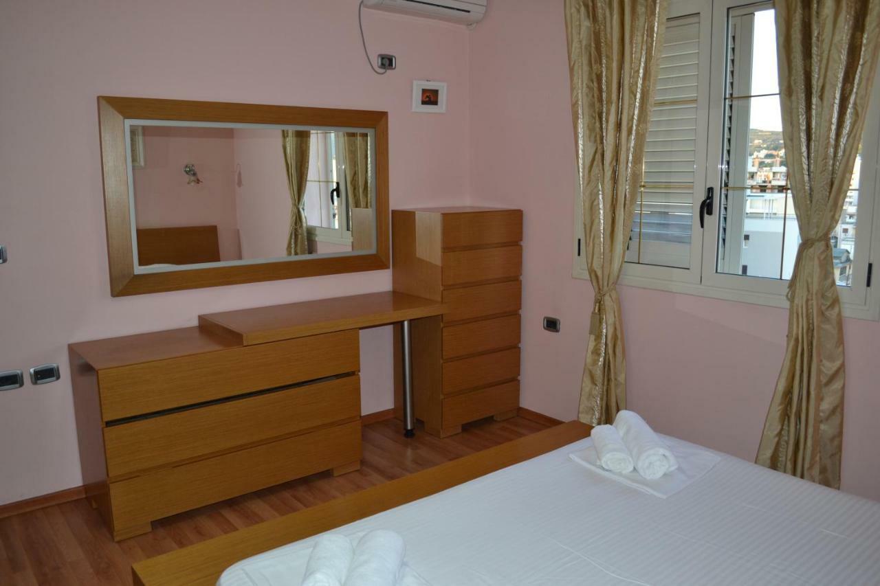 Kela's DE LUXE PENTHOUSE 3 Bedrooms Apartment Vlorë Buitenkant foto