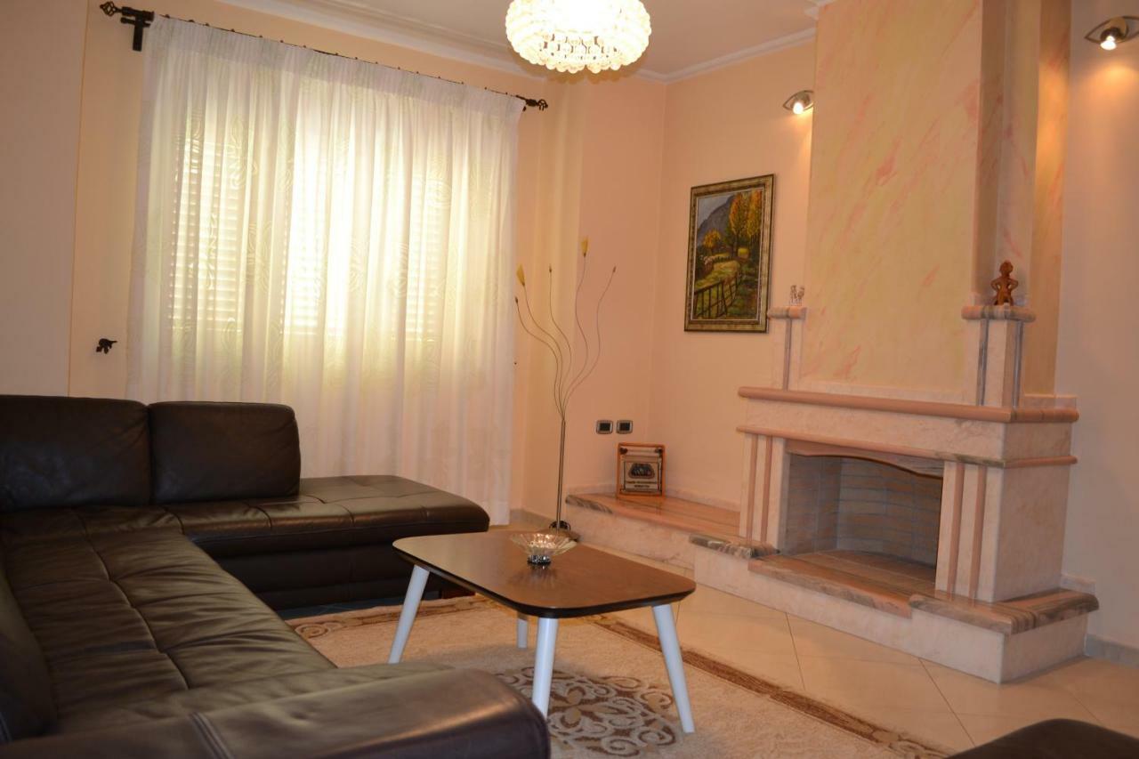 Kela's DE LUXE PENTHOUSE 3 Bedrooms Apartment Vlorë Buitenkant foto