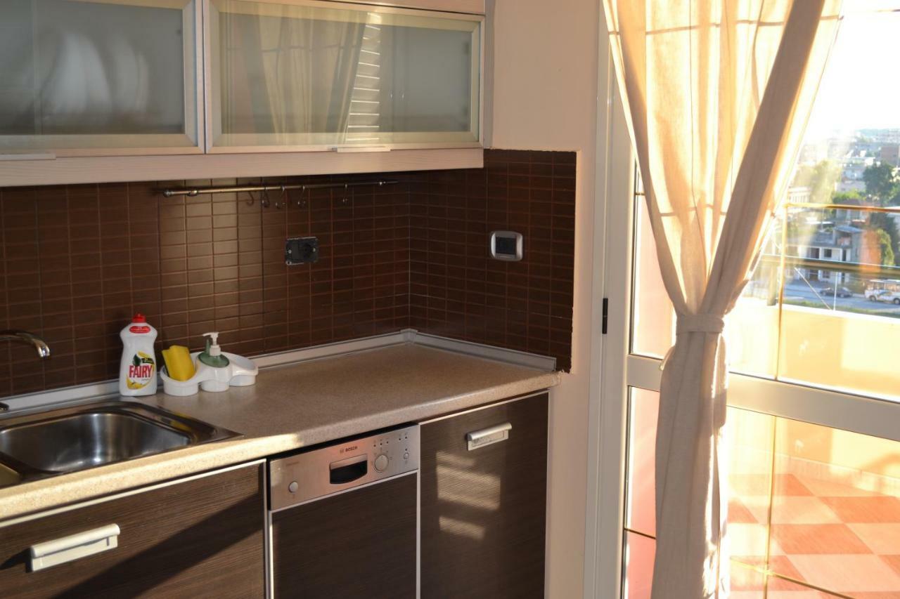 Kela's DE LUXE PENTHOUSE 3 Bedrooms Apartment Vlorë Buitenkant foto