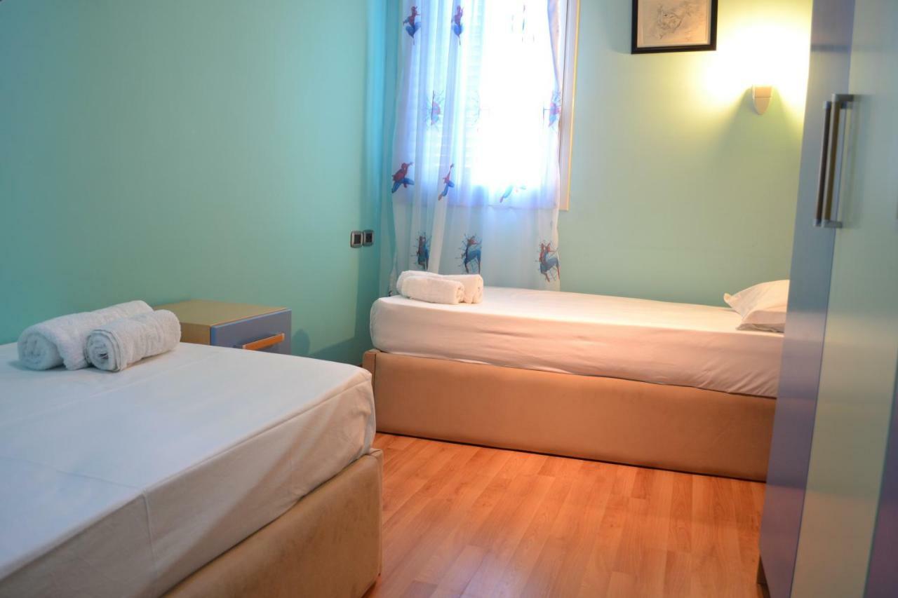 Kela's DE LUXE PENTHOUSE 3 Bedrooms Apartment Vlorë Buitenkant foto