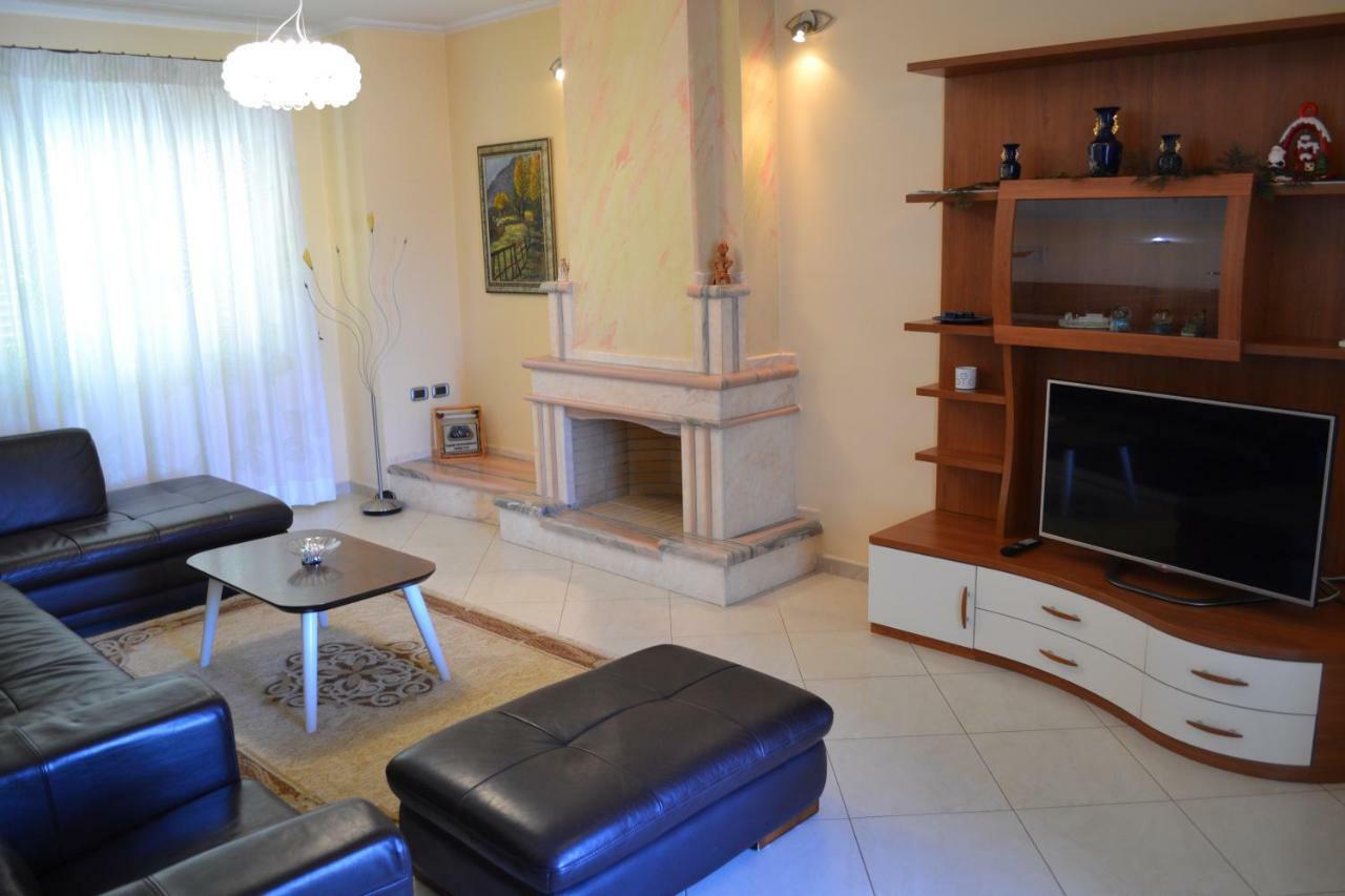 Kela's DE LUXE PENTHOUSE 3 Bedrooms Apartment Vlorë Buitenkant foto