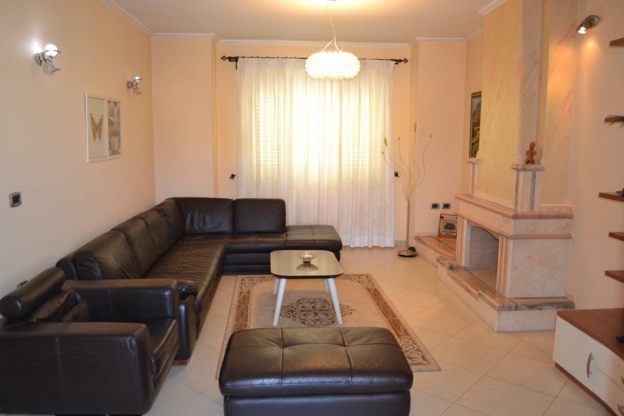 Kela's DE LUXE PENTHOUSE 3 Bedrooms Apartment Vlorë Buitenkant foto