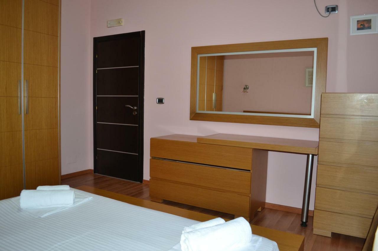Kela's DE LUXE PENTHOUSE 3 Bedrooms Apartment Vlorë Buitenkant foto