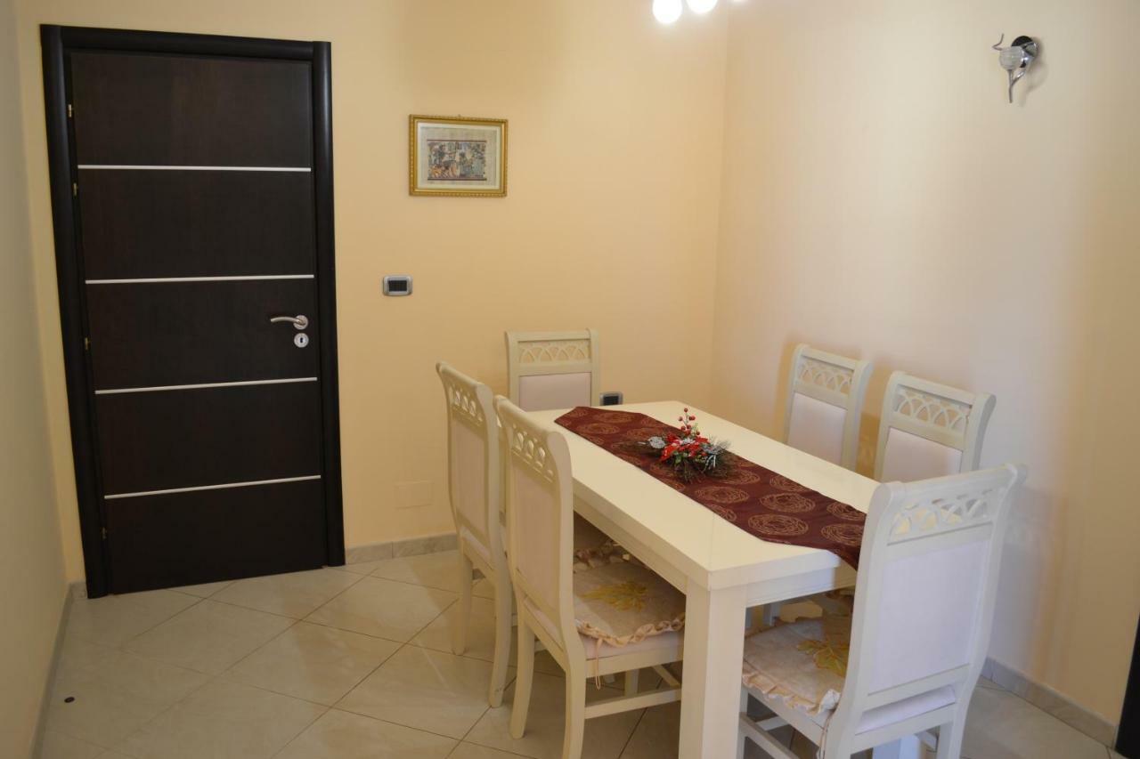 Kela's DE LUXE PENTHOUSE 3 Bedrooms Apartment Vlorë Buitenkant foto