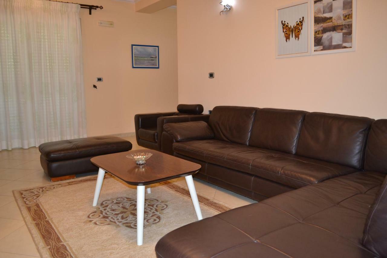 Kela's DE LUXE PENTHOUSE 3 Bedrooms Apartment Vlorë Buitenkant foto